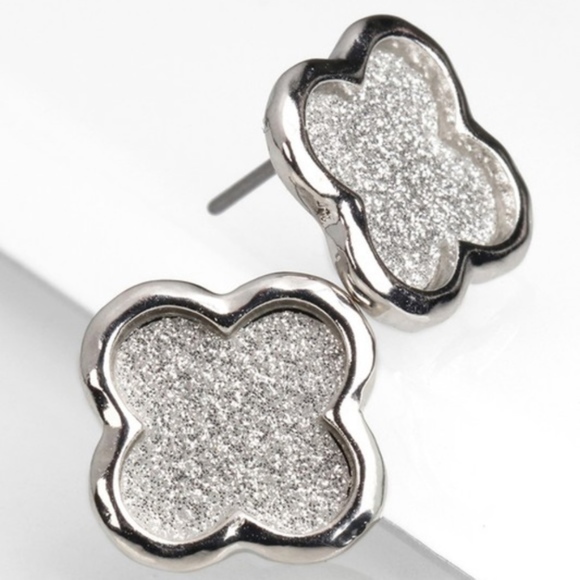 Luxe Rose Gold Clover Earrings - Picture 2 of 4